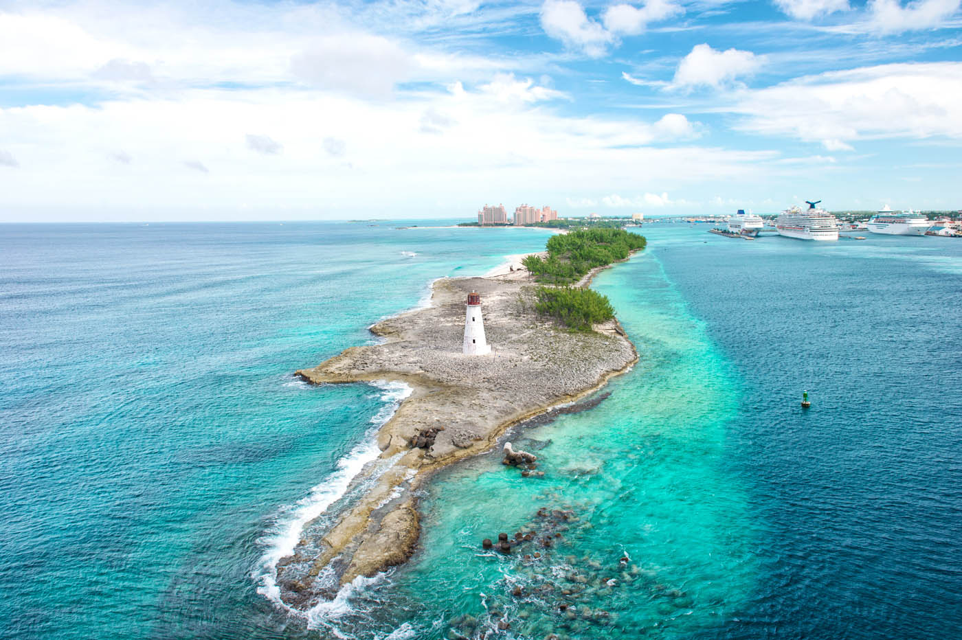 Bahamas. Nassau. Caribbean sea. Turquoise water and blue sky. Beautiful nature landscape